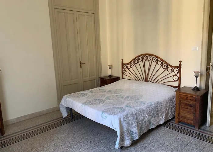 Værelse med en kingsize-seng